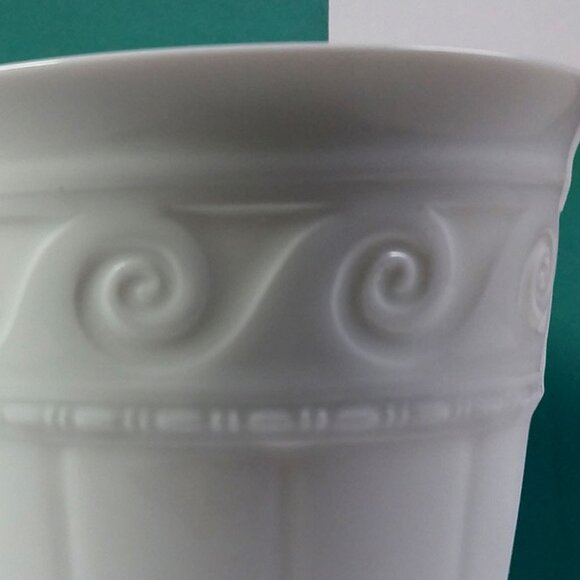 NEW BERNARDAUD LOUVRE PORCELAIN Tumbler Candle Scented - Picture 6 of 6